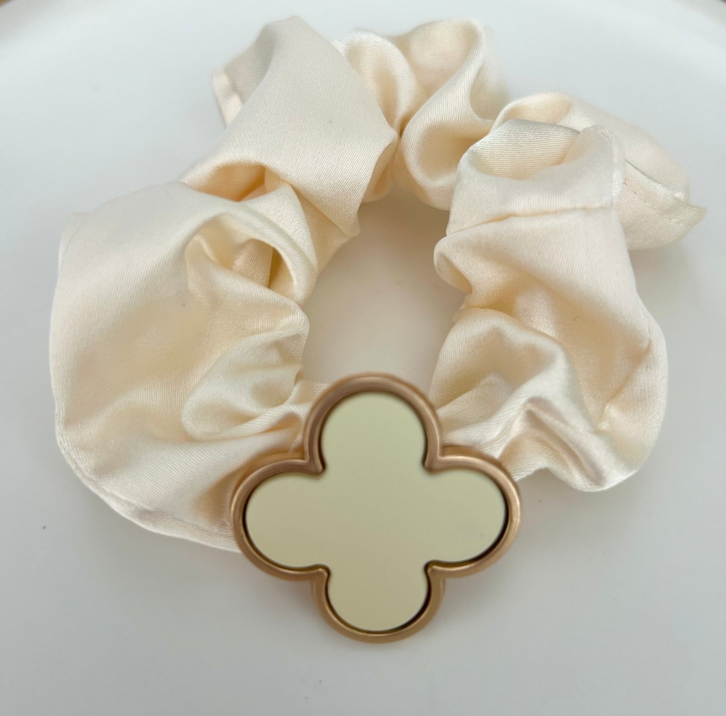 Clover scrunchie